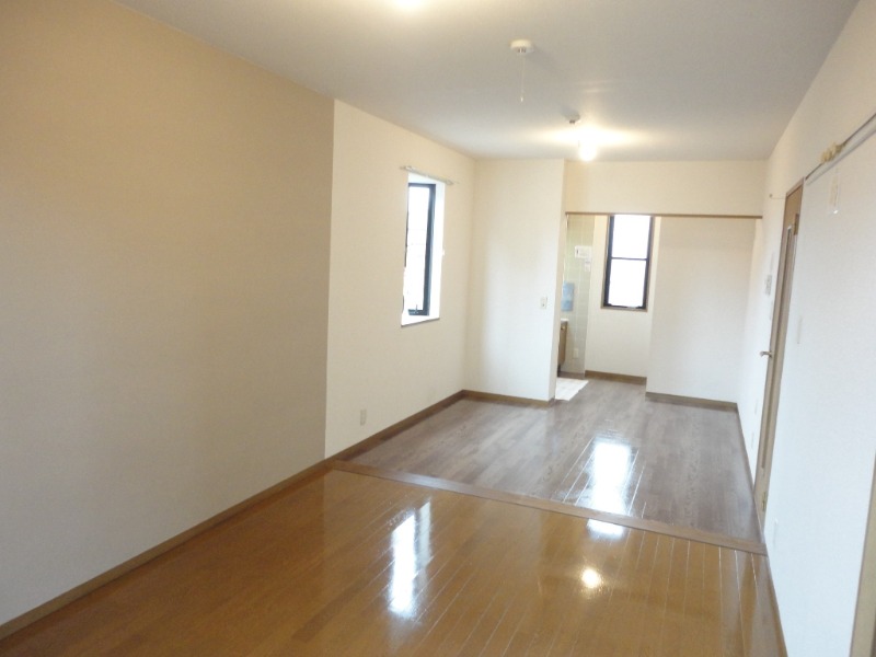 ��ʌ��������܎s��{��㏬���̃A�p�[�g�̋��ԁE���r���O