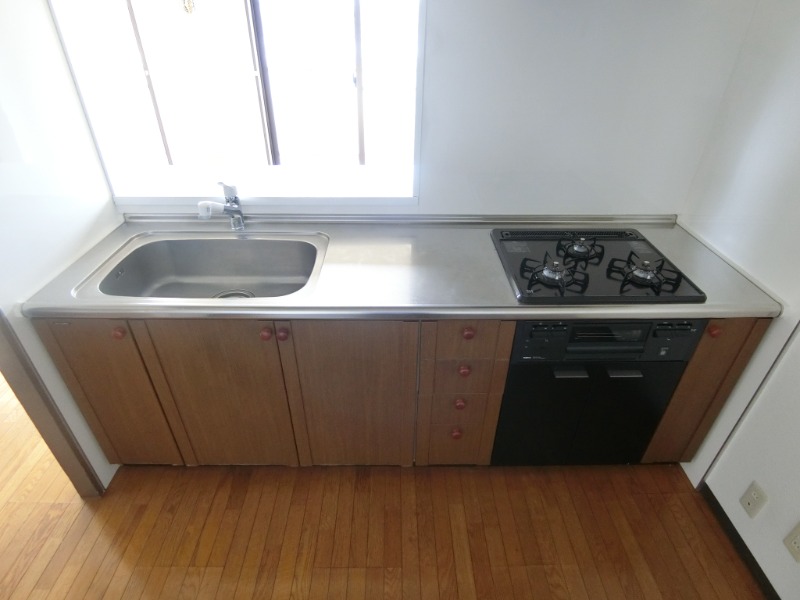 ��ʌ��������܎s������厚����O�̃}���V�����̃L�b�`��