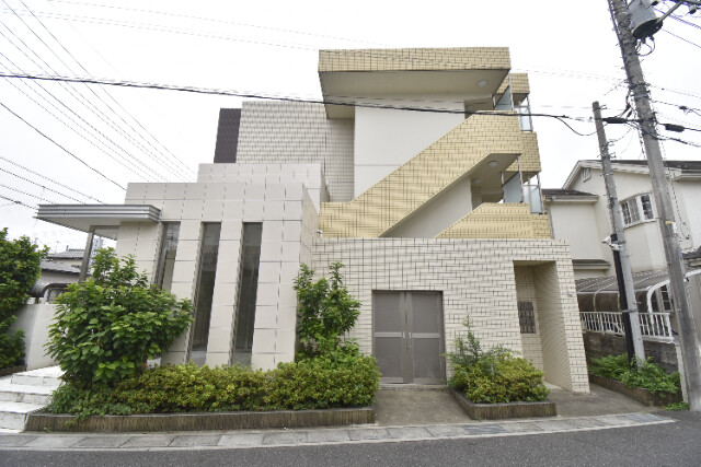 ��ʌ��������܎s��{��O���R����68�̃}���V�����̌����O��