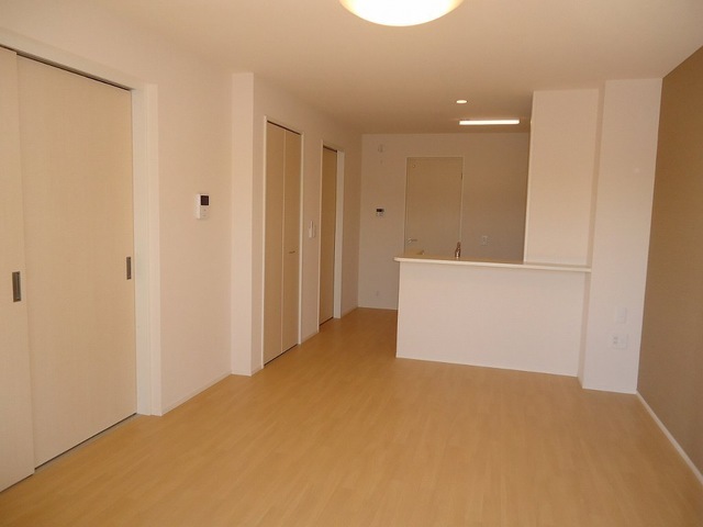 ��ʌ������s���X���ڂ̃A�p�[�g�̋��ԁE���r���O