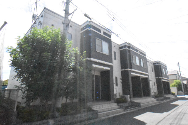 ��ʌ������s���X����13-2�̃A�p�[�g�̌����O��