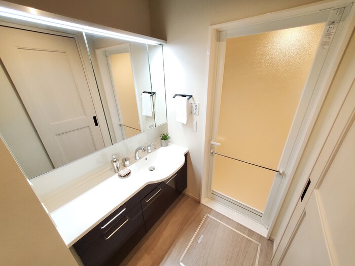 ��ʌ��������܎s��{��㏬���̃A�p�[�g�̐��ʏ�