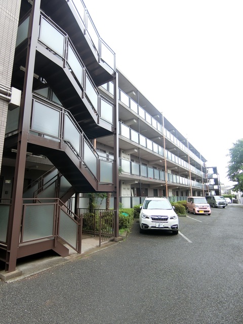 ��ʌ��������܎s������厚����O�̃}���V�����̒��ԏ�