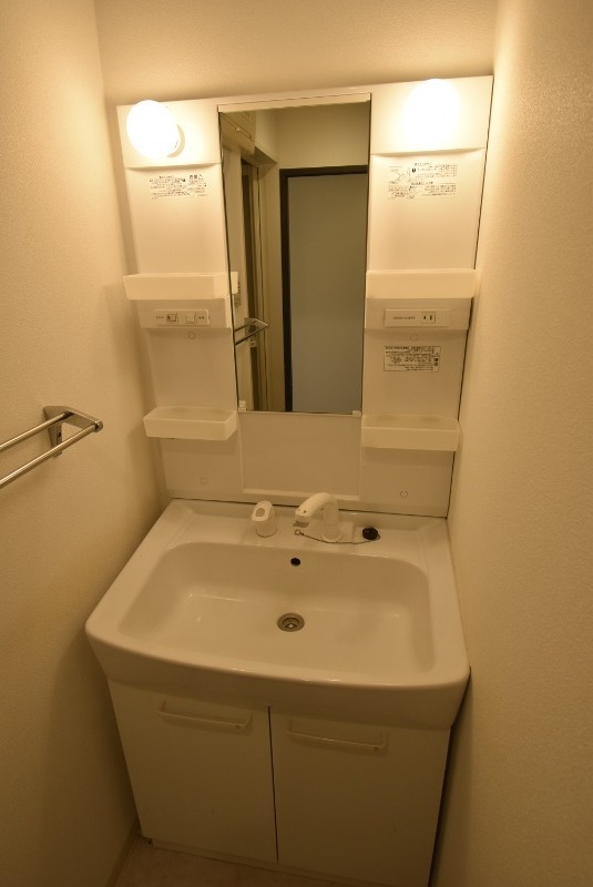 ��ʌ��������܎s��{��O���R���ڂ̃}���V�����̐��ʏ�