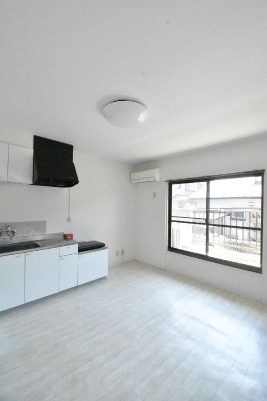 ��ʌ��������܎s�k��y�C���Q���ڂ̃}���V�����̋��ԁE���r���O