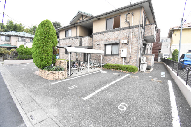 ��ʌ��������܎s��{��㏬���̃A�p�[�g�̒��ԏ�