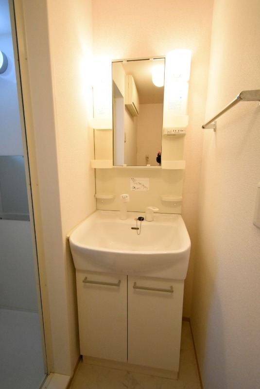 ��ʌ�����s�厚�����̃A�p�[�g�̐��ʏ�