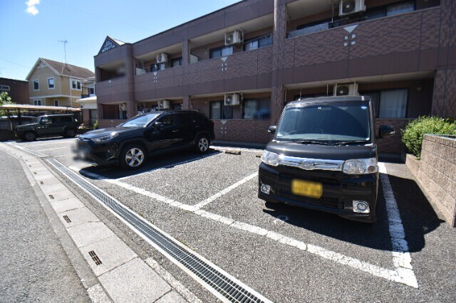 ��ʌ��@�c�s���m�؂P���ڂ̃}���V�����̒��ԏ�