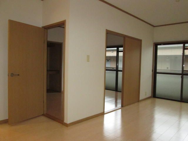 ��ʌ�����s�˒������̃}���V�����̂��̑������E�X�y�[�X