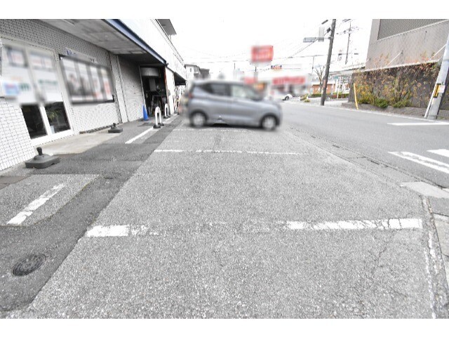 ��ʌ�����s�˒������̃}���V�����̒��ԏ�