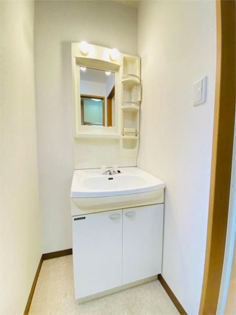 ��ʌ��z�J�s�ԎR���P���ڂ̃}���V�����̐��ʏ�