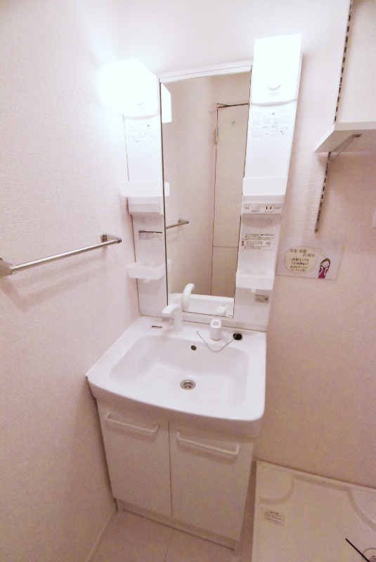 ��ʌ��������܎s�Y�a��{���R���ڂ̃A�p�[�g�̐��ʏ�