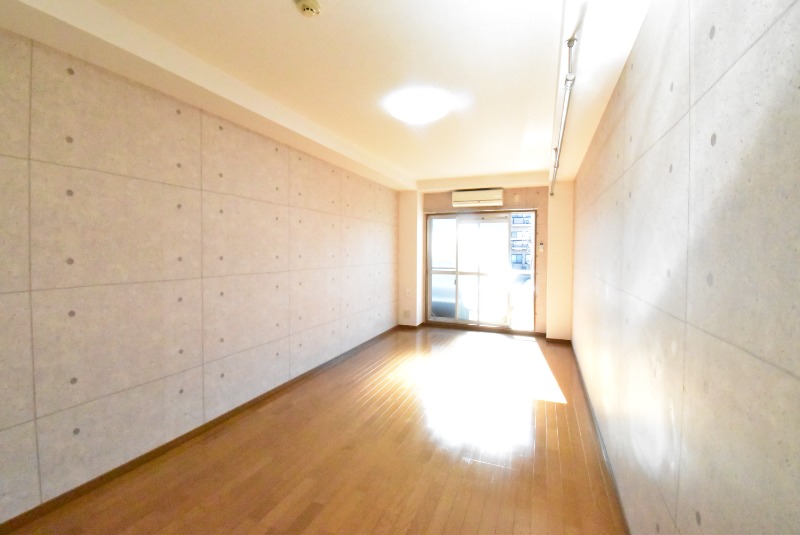 ��ʌ�����s�Ԉ�R���ڂ̃}���V�����̋��ԁE���r���O