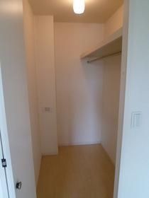 ��ʌ�����s���R���̃A�p�[�g�̎��[