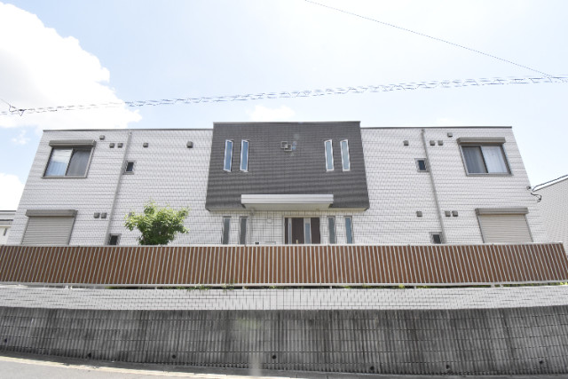 ��ʌ��������܎s���搼��{�R����57-5�̃A�p�[�g�̌����O��