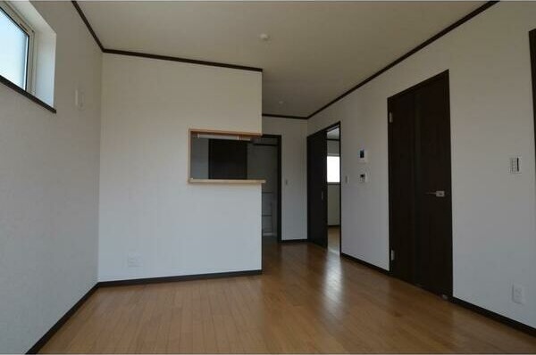 ��ʌ��������܎s��{��O���Q���ڂ̃A�p�[�g�̋��ԁE���r���O