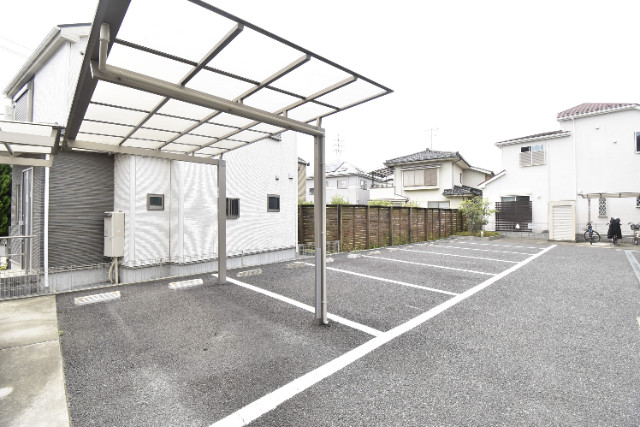 ��ʌ��������܎s��{��O���Q���ڂ̃A�p�[�g�̒��ԏ�