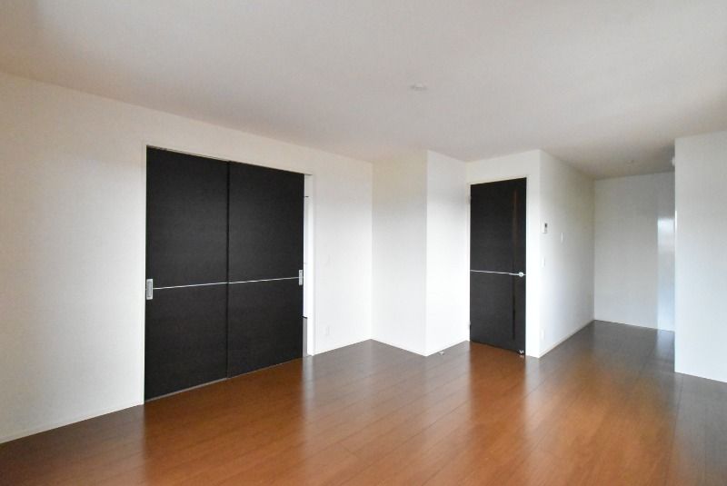 ��ʌ��z�J�s���C�N�^�E���P���ڂ̃A�p�[�g�̋����E���r���O