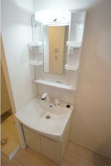 ��ʌ�����s�˒˓�Q���ڂ̃A�p�[�g�̐��ʏ�