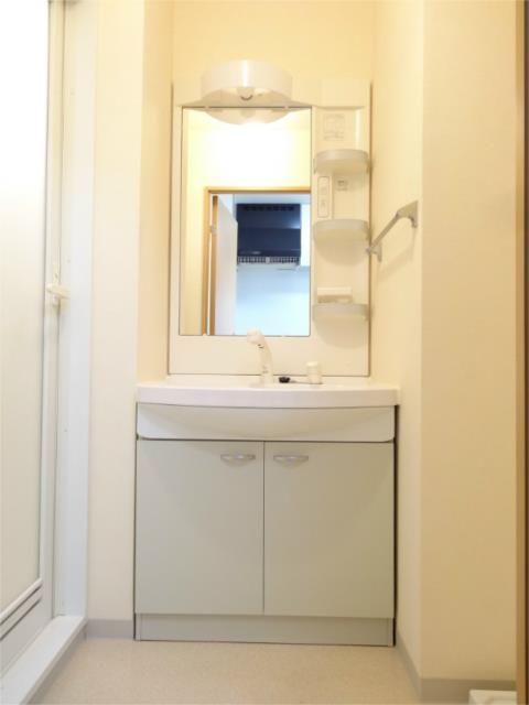 ��ʌ��������܎s�k��ޗǒ��̃}���V�����̐��ʏ�