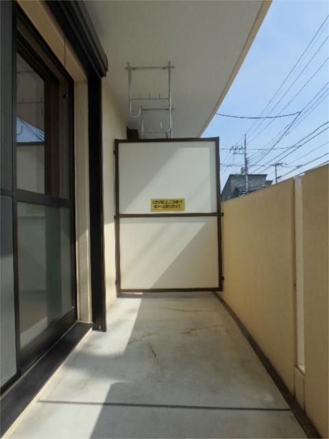 ��ʌ��������܎s�k��ޗǒ��̃}���V�����̃o���R�j�[