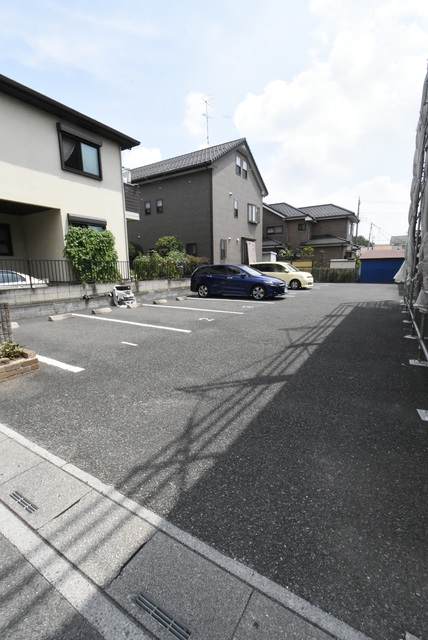 ��ʌ��������܎s�k��ʏ����̃A�p�[�g�̒��ԏ�