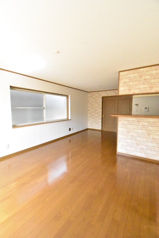 ��ʌ��@�c�s�@�c�T���ڂ̃A�p�[�g�̋��ԁE���r���O