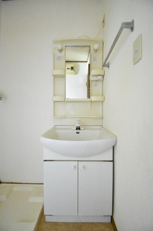 ��ʌ��@�c�s�@�c�T���ڂ̃A�p�[�g�̐��ʏ�