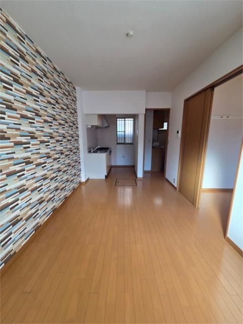 ��ʌ��z�J�s���]���P���ڂ̃A�p�[�g�̋����E���r���O