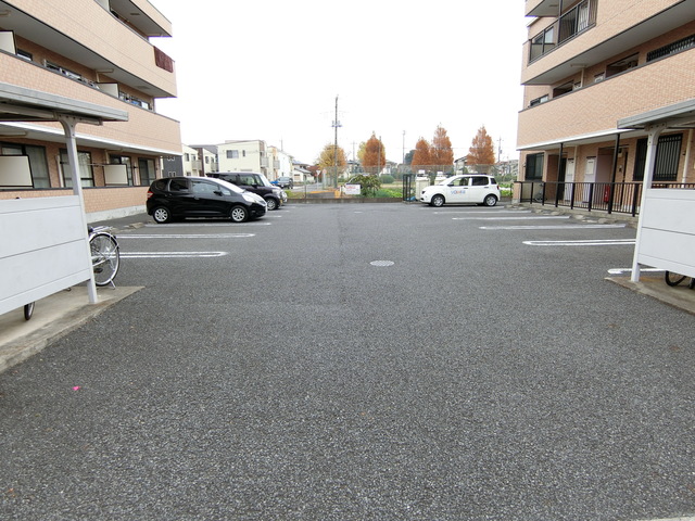 ��ʌ������s���S���ڂ̃}���V�����̒��ԏ�