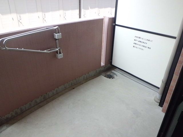 ��ʌ������s�����̃}���V�����̃o���R�j�[