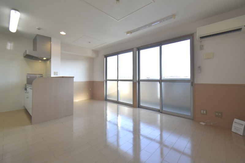 ��ʌ�����s�{���U���ڂ̃A�p�[�g�̋��ԁE���r���O