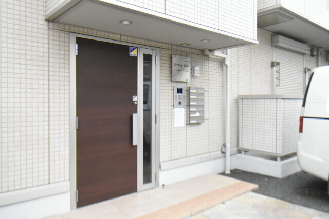 ��ʌ�����s�{���U���ڂ̃A�p�[�g�̃G���g�����X