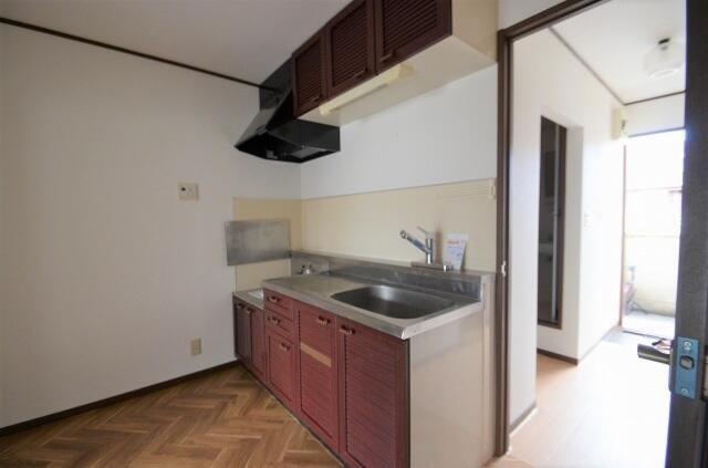 ��ʌ��@�c�s���V�h�P���ڂ̃A�p�[�g�̃L�b�`��