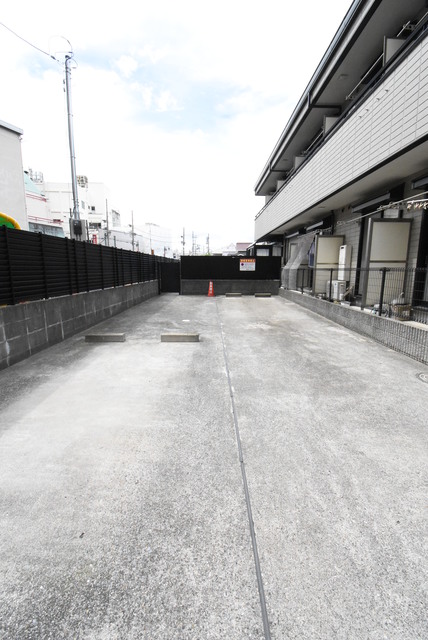 ��ʌ��������܎s��{��{���S���ڂ̃A�p�[�g�̒��ԏ�