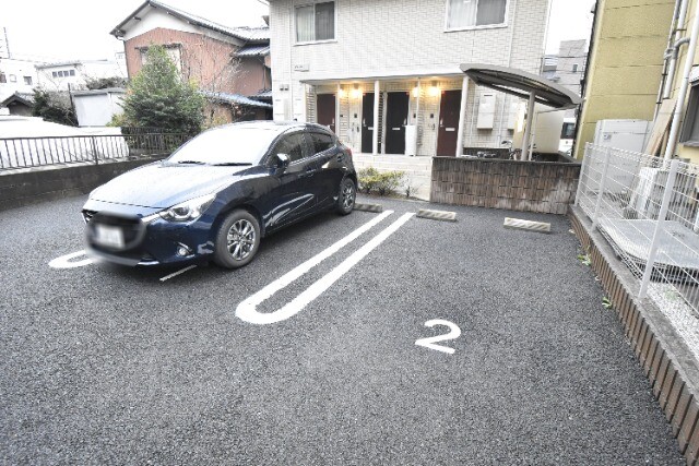 ��ʌ��������܎s��{��O���P���ڂ̃A�p�[�g�̒��ԏ�