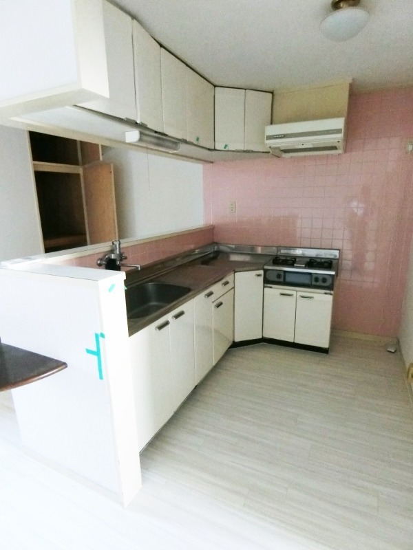 ��ʌ��@�c�s�֎R�Q���ڂ̃}���V�����̃L�b�`��