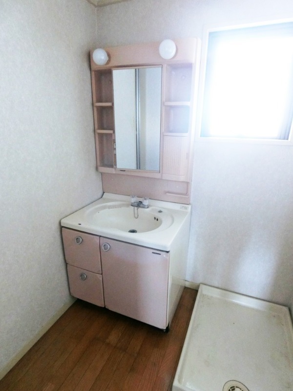 ��ʌ��@�c�s�֎R�Q���ڂ̃}���V�����̐��ʏ�