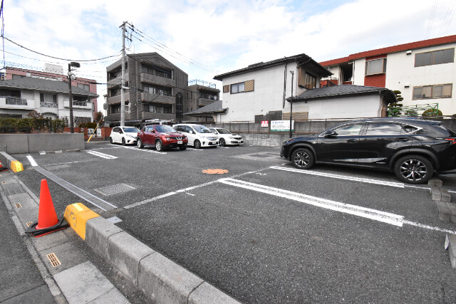 ��ʌ�����s�˒˓��P���ڂ̃}���V�����̒��ԏ�