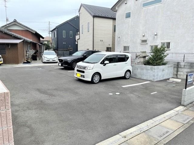 ��ʌ��������܎s���搼��{�R���ڂ̃A�p�[�g�̒��ԏ�