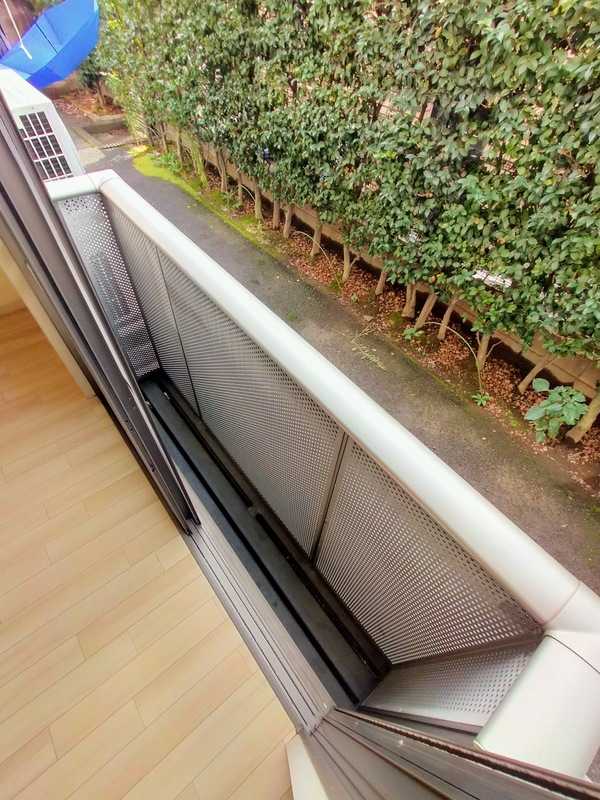 ��ʌ��������܎s�������˂S���ڂ̃A�p�[�g�̃o���R�j�[