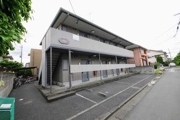 ��ʌ��������܎s�������˂S���ڂ̃A�p�[�g�̒��ԏ�