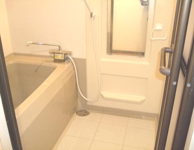 ��ʌ�����s������T���ڂ̃}���V�����̃o�X