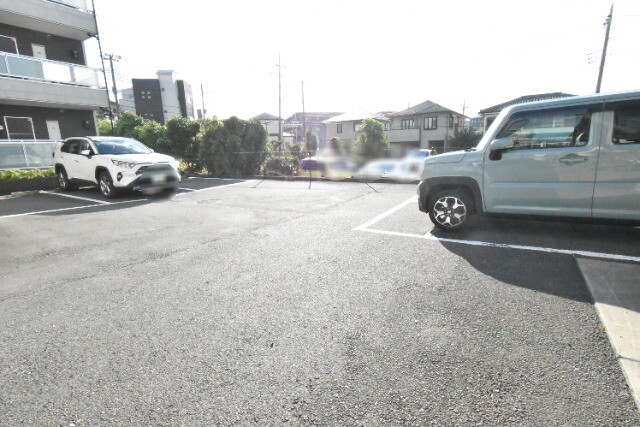 ��ʌ�����s����S���ڂ̃}���V�����̒��ԏ�