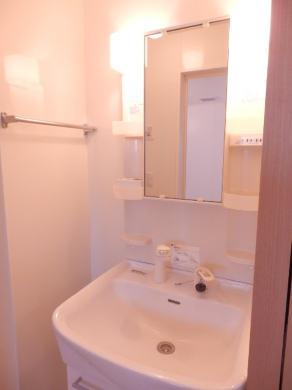 ��ʌ��������܎s��{��O���Q���ڂ̃e���X�n�E�X�̐��ʏ�