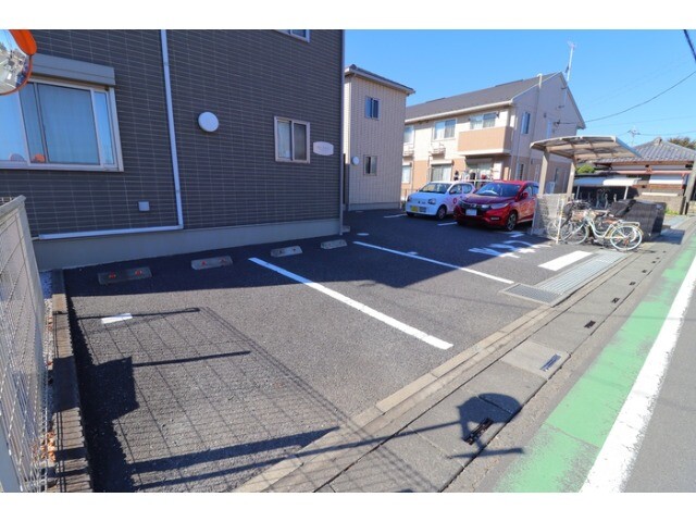 ��ʌ��������܎s����厚���V�n�̃A�p�[�g�̒��ԏ�