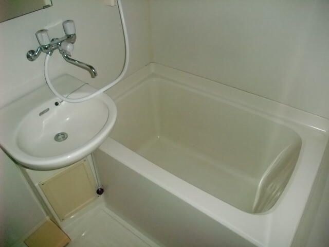 ��ʌ��������܎s�����擌��{�T���ڂ̃A�p�[�g�̐��ʏ�