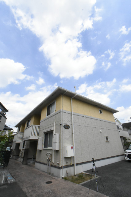 ��ʌ�����s�厚����890-1�̃A�p�[�g�̌����O��