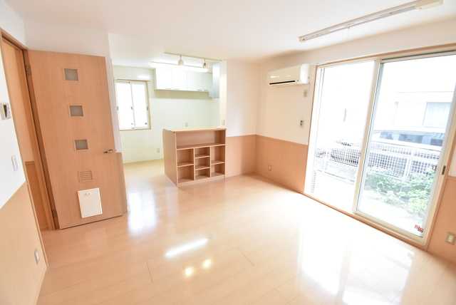 ��ʌ�����s�厚���˂̃A�p�[�g�̋��ԁE���r���O