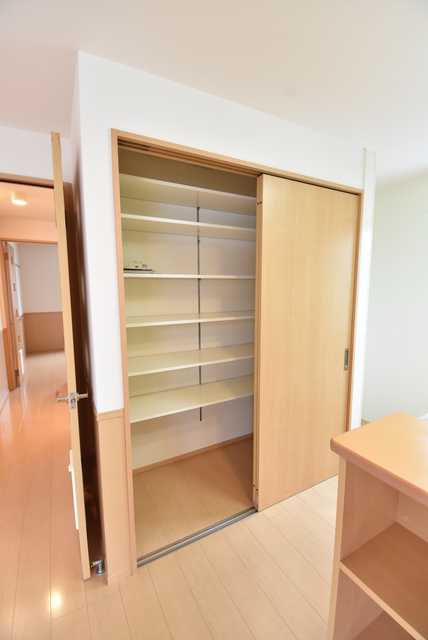 ��ʌ�����s�厚���˂̃A�p�[�g�̎��[